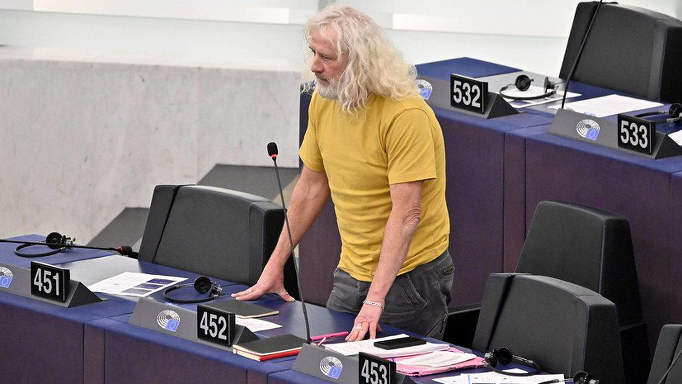 欧洲议会议员米克·华莱士指责欧盟在黑海粮食协议上存在欺诈行为