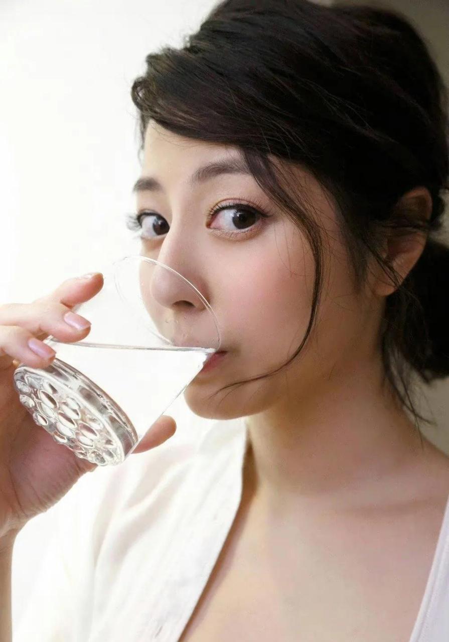 杉本有美 67如玉的美背和迷人的酒窝