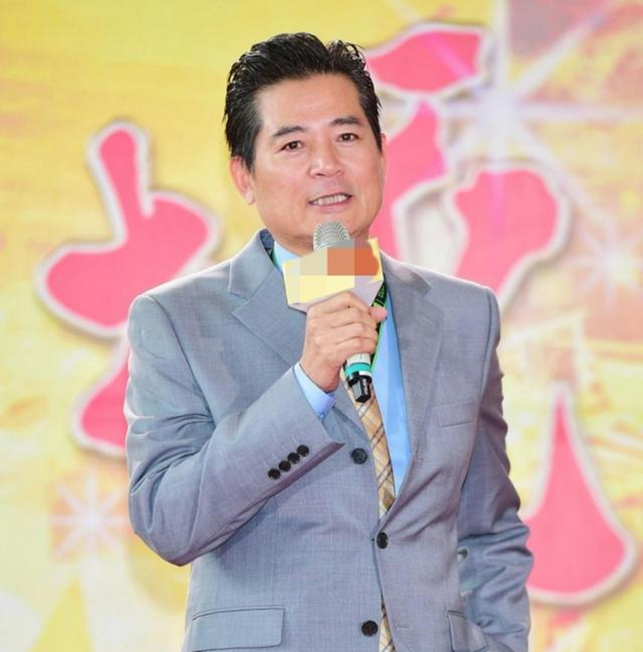 自从陷入出轨风波后,萧大陆已经整整三个月没有公开出席活动.