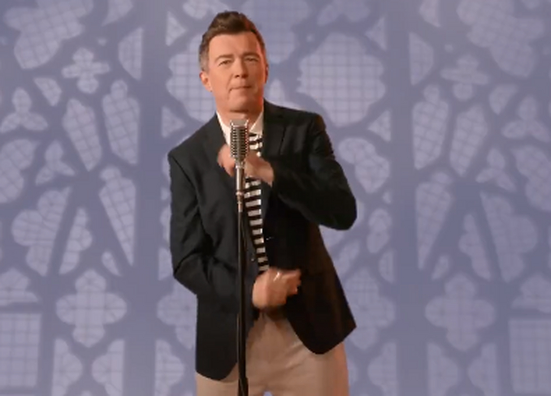 众所周知"rick摇"的梗是"你被骗的意思" 在老年版rick摇mv,其实也是