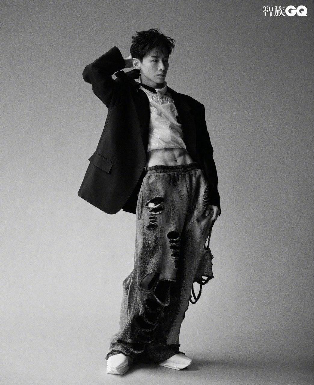 gif创作人# 救命,白敬亭这背肌和腹肌是我可以免费看的吗?