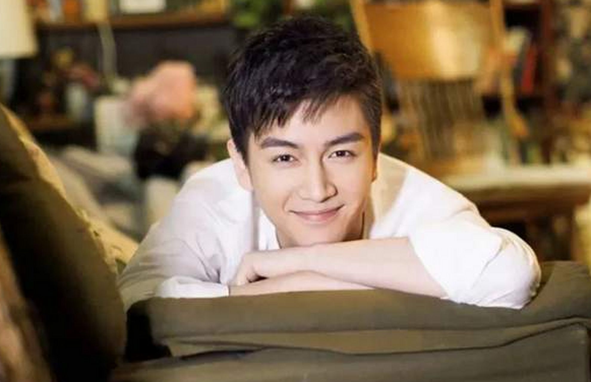 陈晓直播连麦到了一个赵丽颖头像的网友  陈晓还一直问"这是谁?