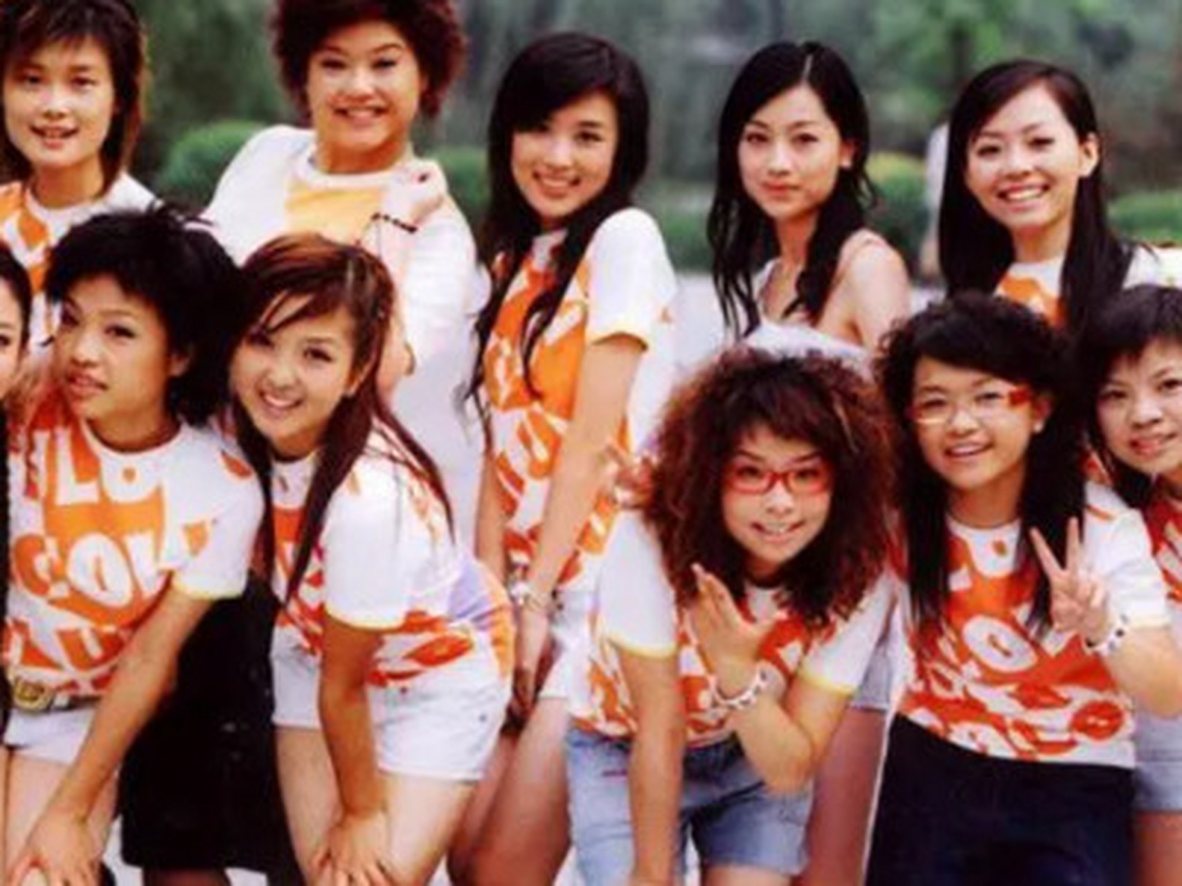 18年后,超女05组合再次相遇,两人差异巨大,引起网友热议.