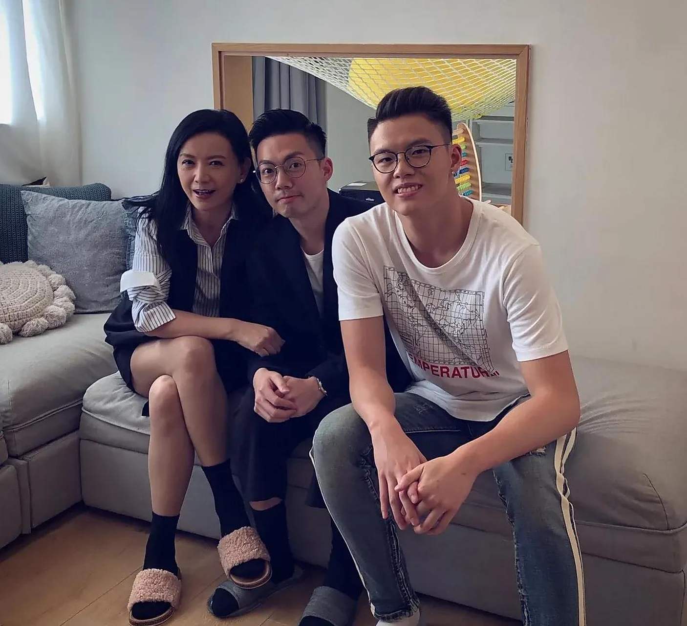 gif创作人# 香港著名女星曾华倩儿子林浩贤生活照,如今23岁,身高191