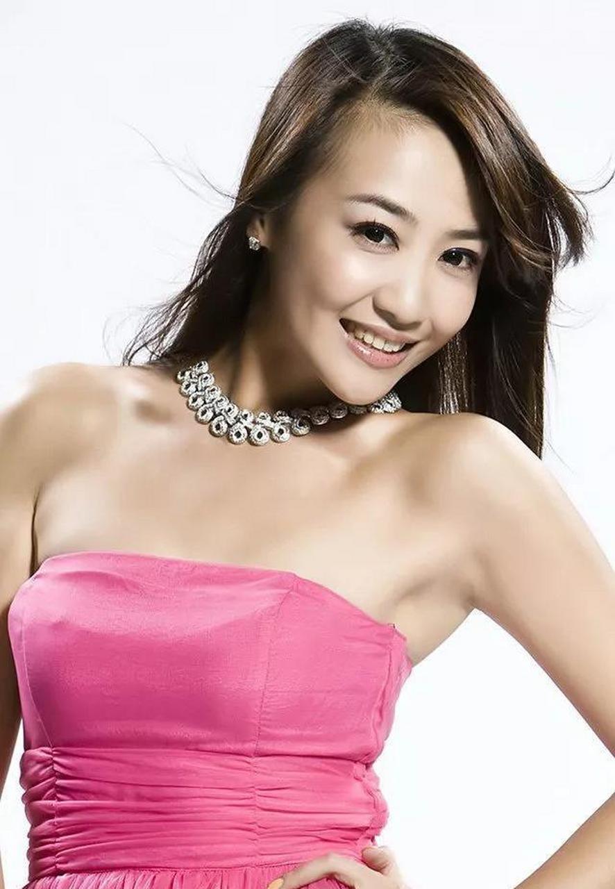 浙江卫视美女主持左岩