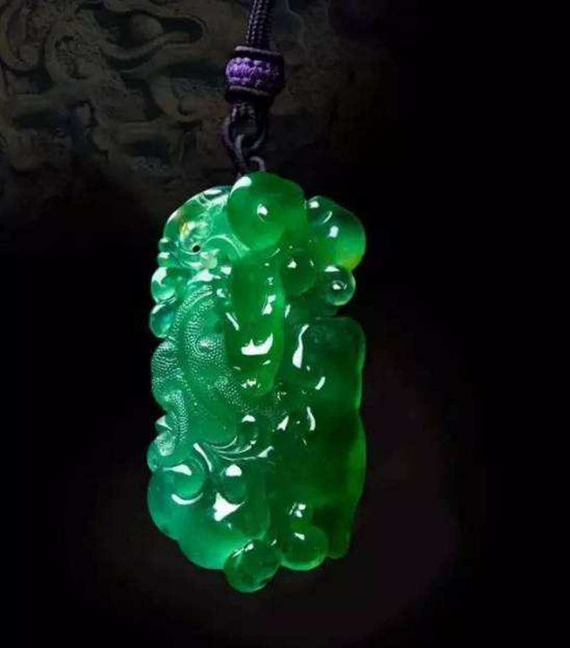 阳绿翡翠 众所周知种水是影响#翡翠# 价值的最重要因素,但是翡翠的