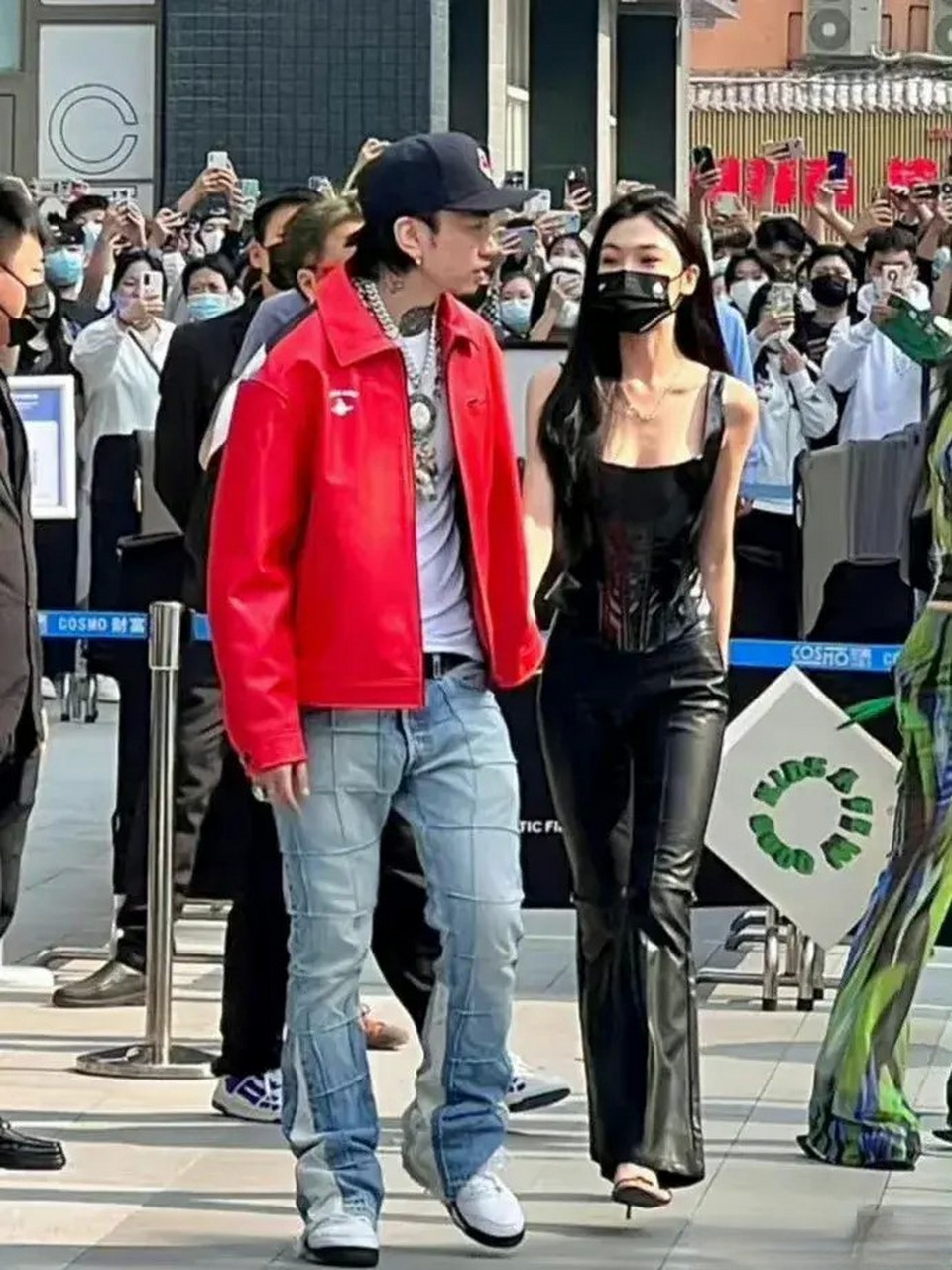 马思唯易梦玲牵手合体亮相,网友:羡慕!