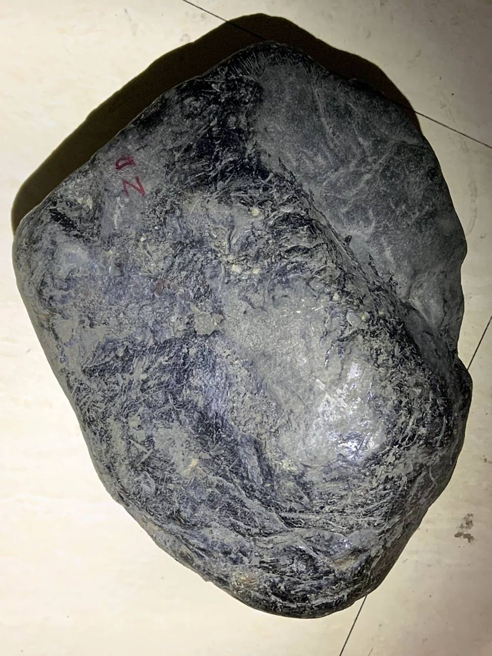 8公斤老帕敢场区老坑老料,黑蜡壳莫湾基冰晴手镯料,皮壳油性十足,紧致