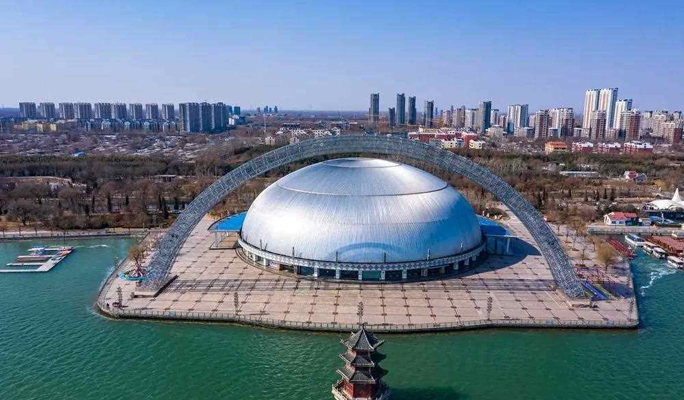 亚洲最大的旋转活顶剧场,水城明珠大剧场是聊城这个秀美的城市中一颗