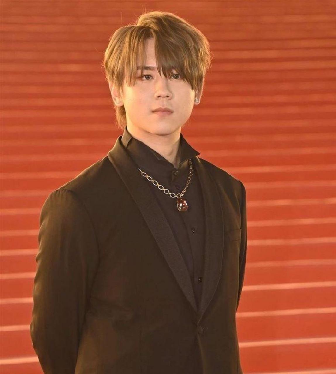 香港知名男团「mirror」成员姜涛与刘德华在金像奖相遇.