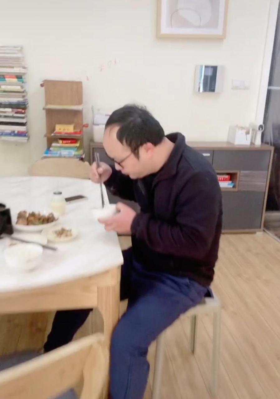 40岁地中海大叔秒变甜美!都说这个特效只适合男生,看到他我信了!