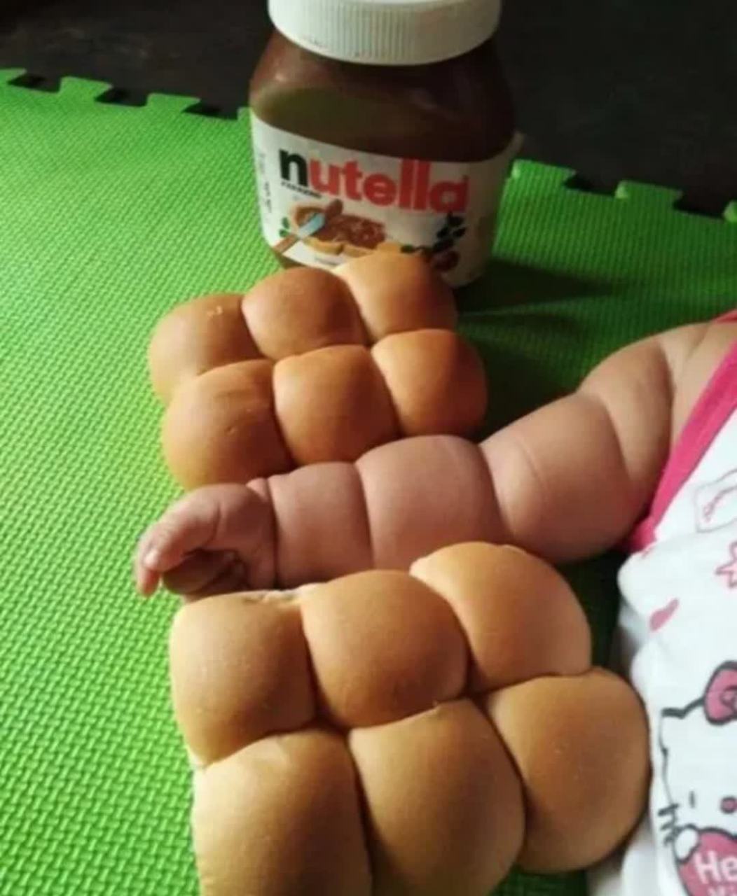 宝宝的胳膊胖的跟面包一样![大笑][开心]#搞笑