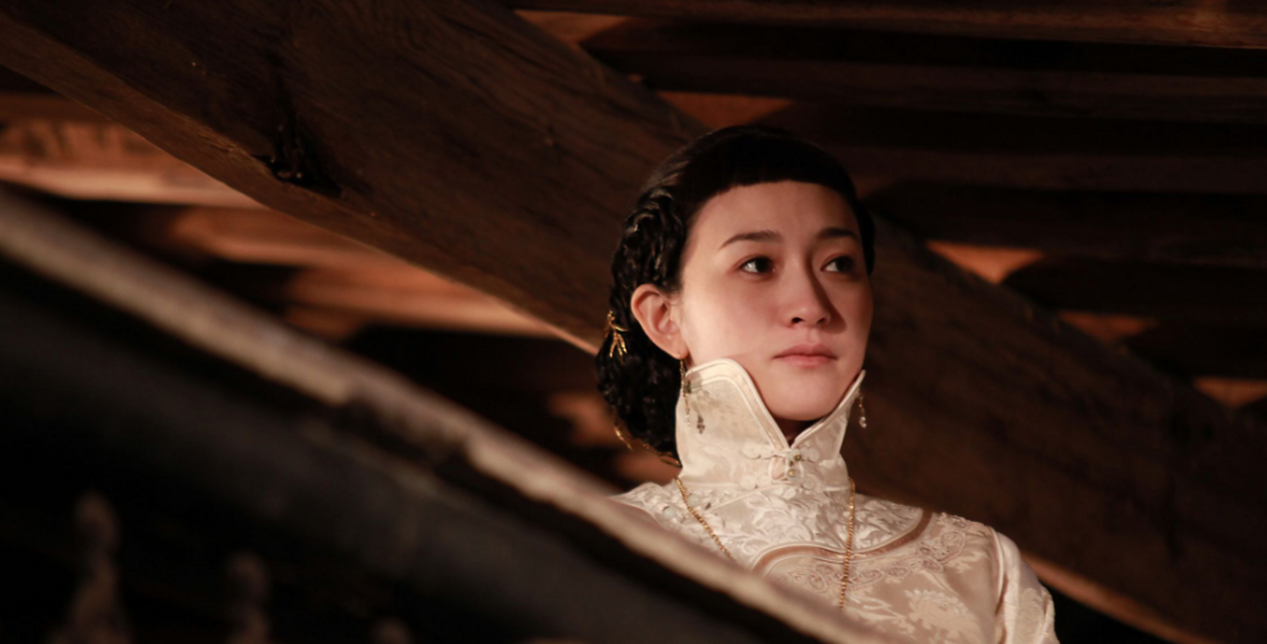 紧接着李小冉趁热打铁,出演电视剧巴黎童话,这是她首部女主角,没想到