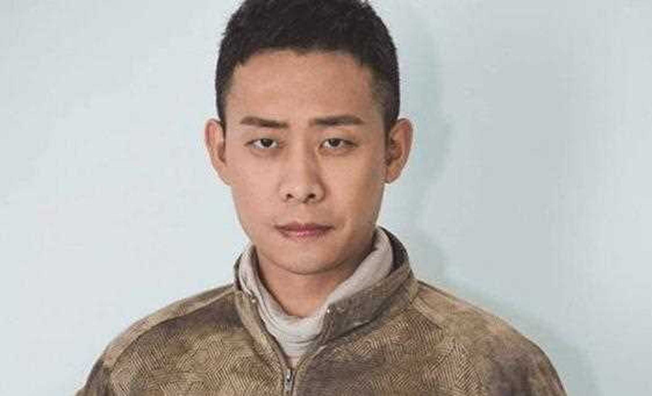 《攀登者》中有一个情节:张译赤脚攀登珠峰,最终前脚掌被切除.