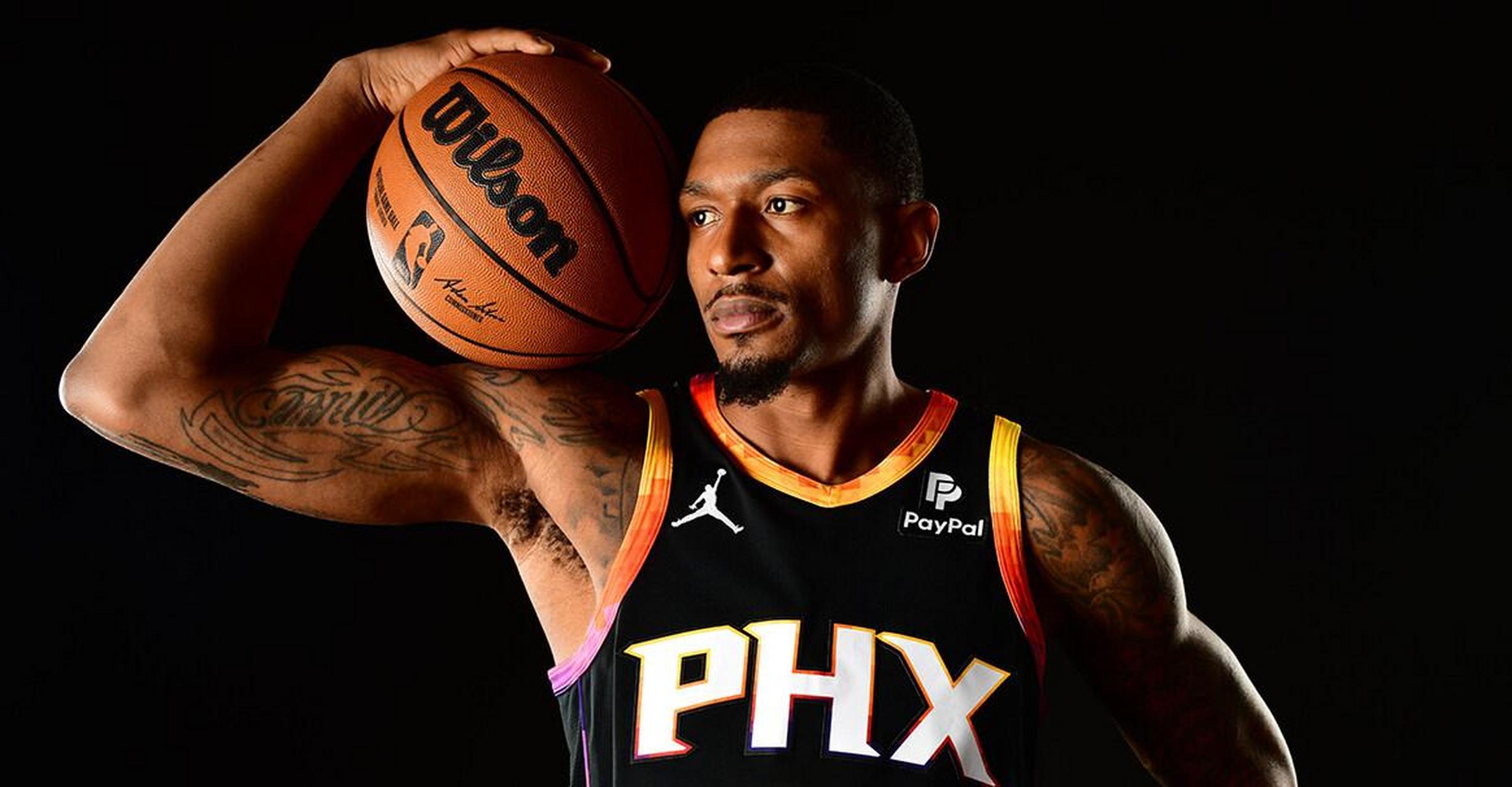 比尔将在太阳季前训练营中出任先发控卫  北京时间7月17日,据the