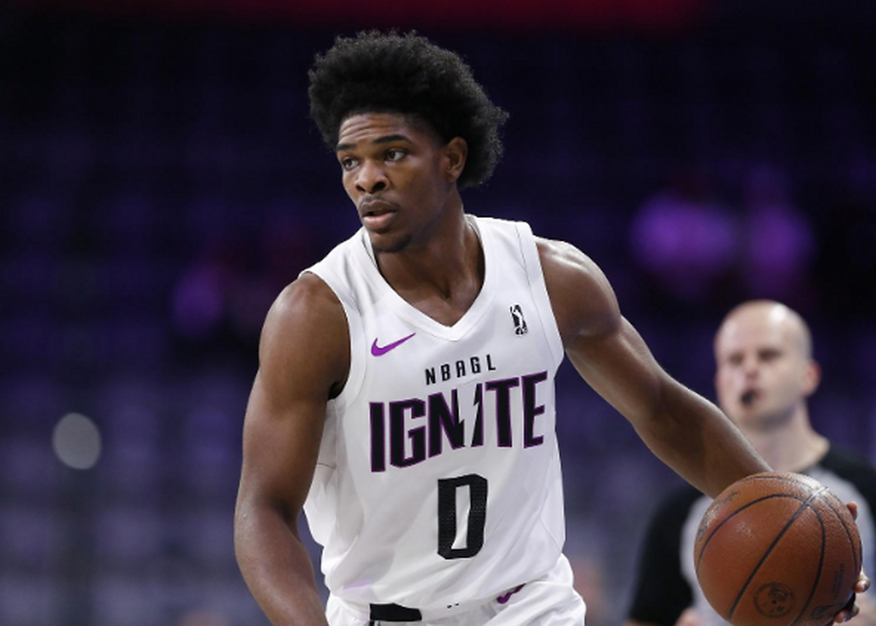 鹈鹕有意亨德森,正与黄蜂讨论签位呼唤  据bawy体育爆料,鹈鹕想要得到