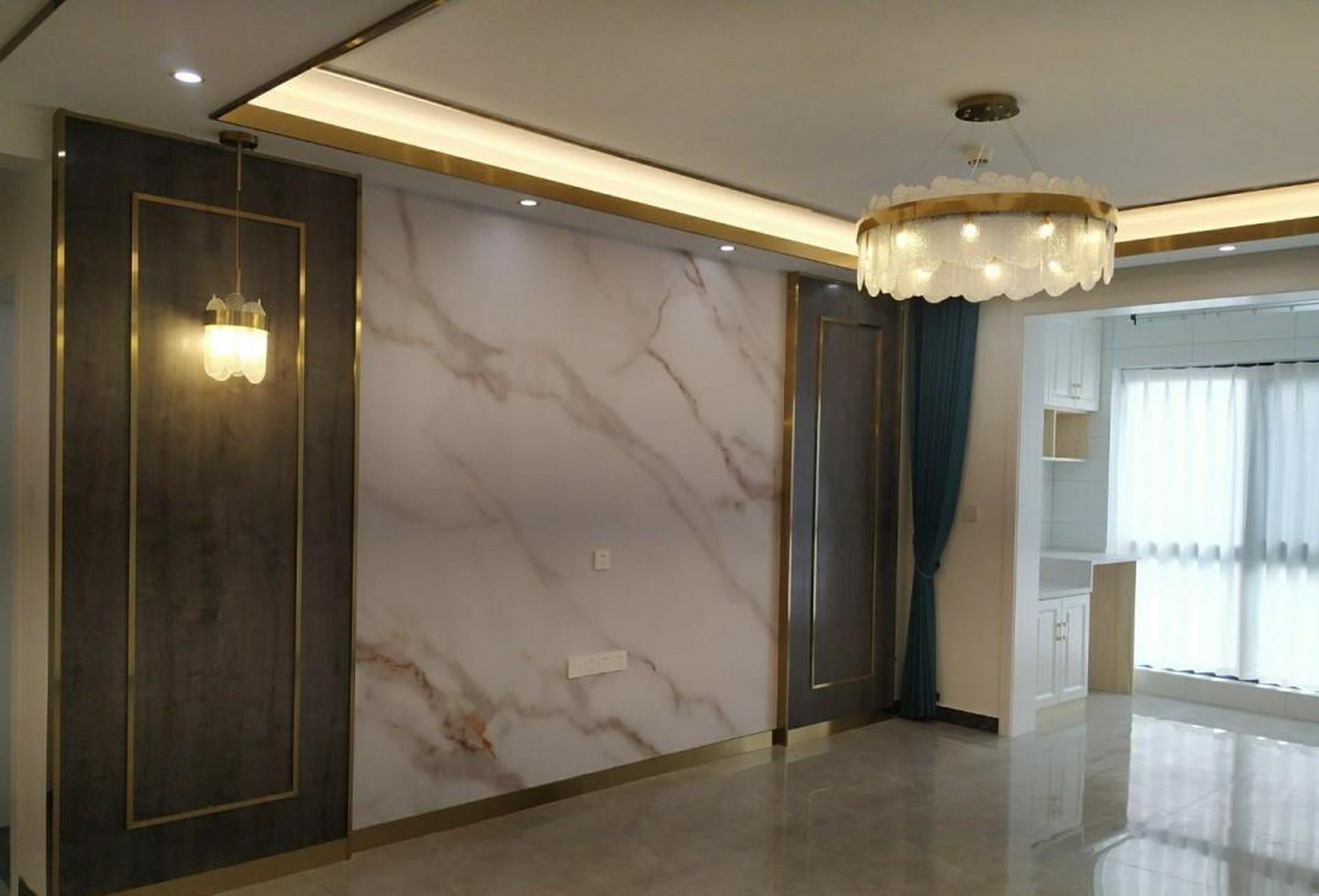 新房设计的客厅电视背景墙,很大气,而且很有档次,视觉感很强.