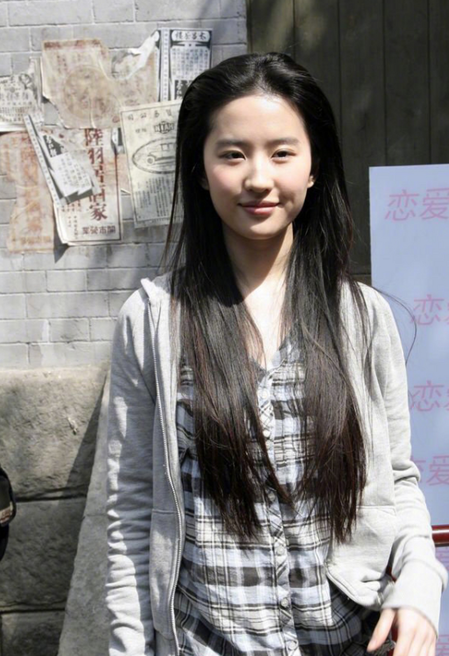刘亦菲说自己没信心,却在《恋爱通告》时素颜出镜,姐你这是凡尔赛吗?