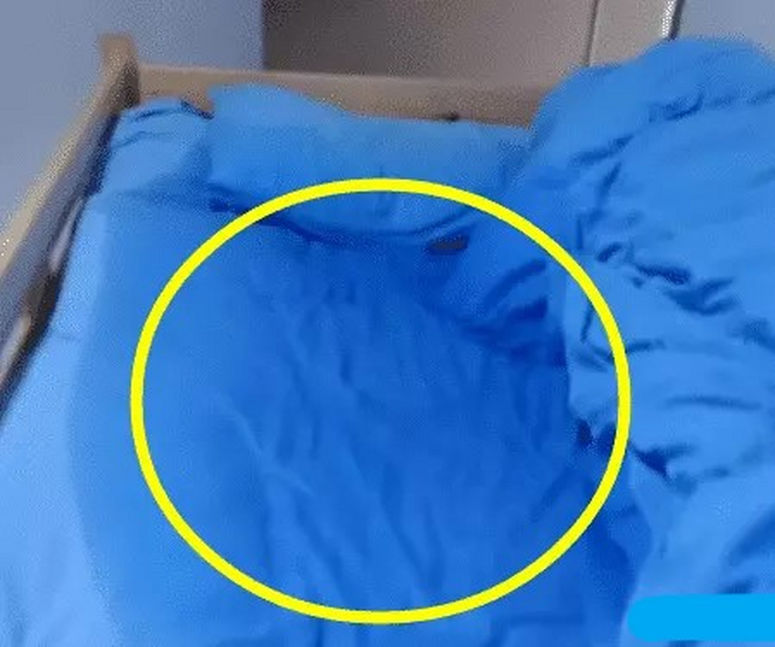 女票床湿了,她说是空调漏水,维修师傅还不来误会解释不清了!"哈哈哈.