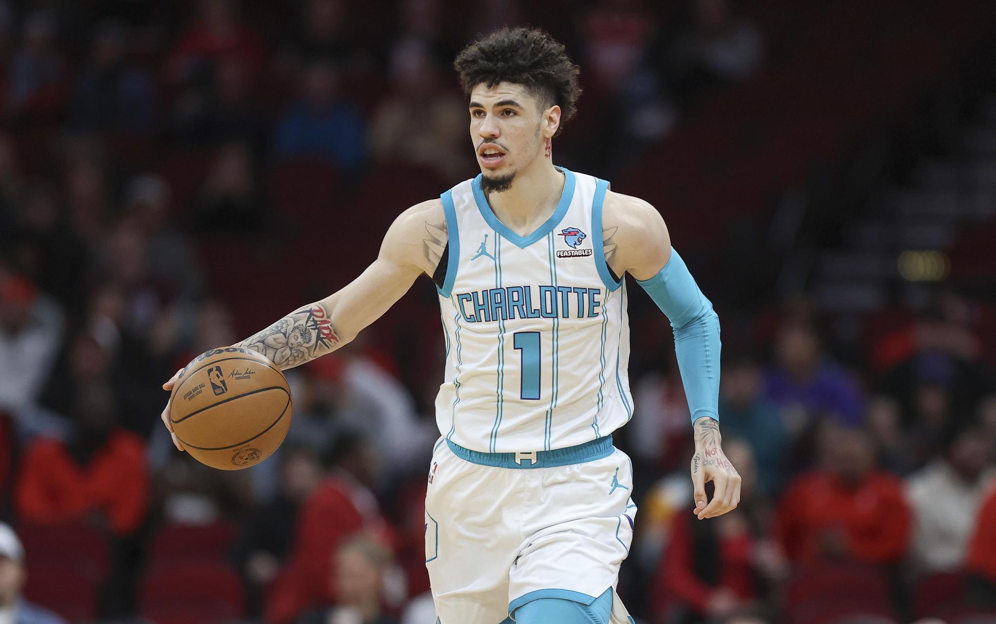 拉梅洛-鲍尔:黄蜂新秀掌控球队未来  黄蜂队的新秀控卫拉梅洛-鲍尔在