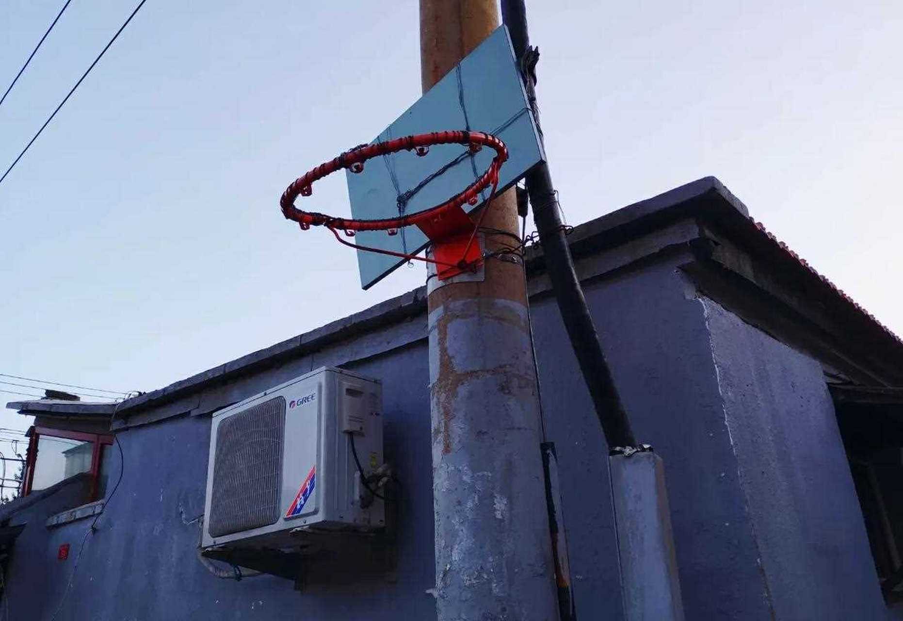 东四十二条是东四北大街东侧从南向北按顺序编号的第条胡同,故得名