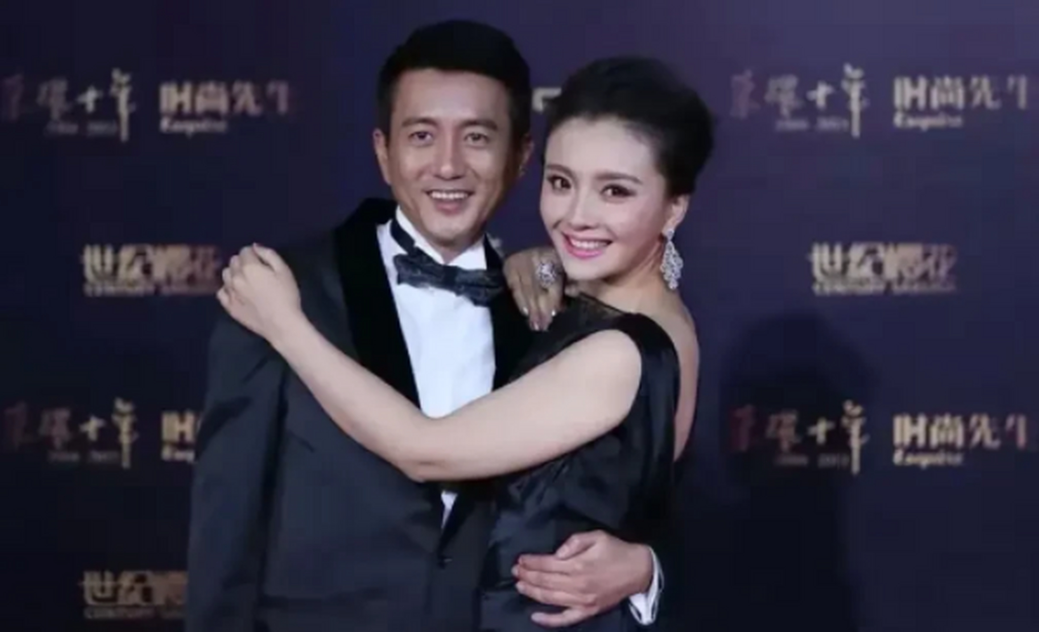 "槿汐姑姑"孙茜昔日和富豪老公蔡远航走红毯,俩人同穿黑色礼服出镜