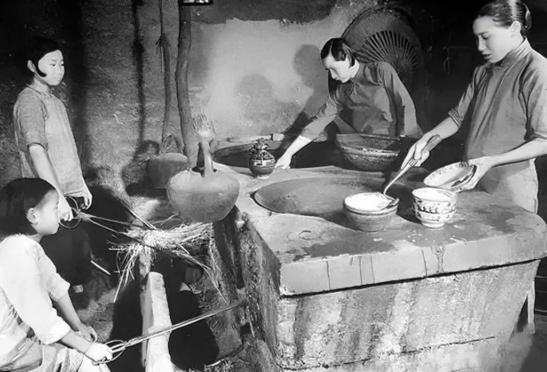 1941年,成都龙泉驿,一户农家的厨房.万恶的旧社会,日子太贫苦