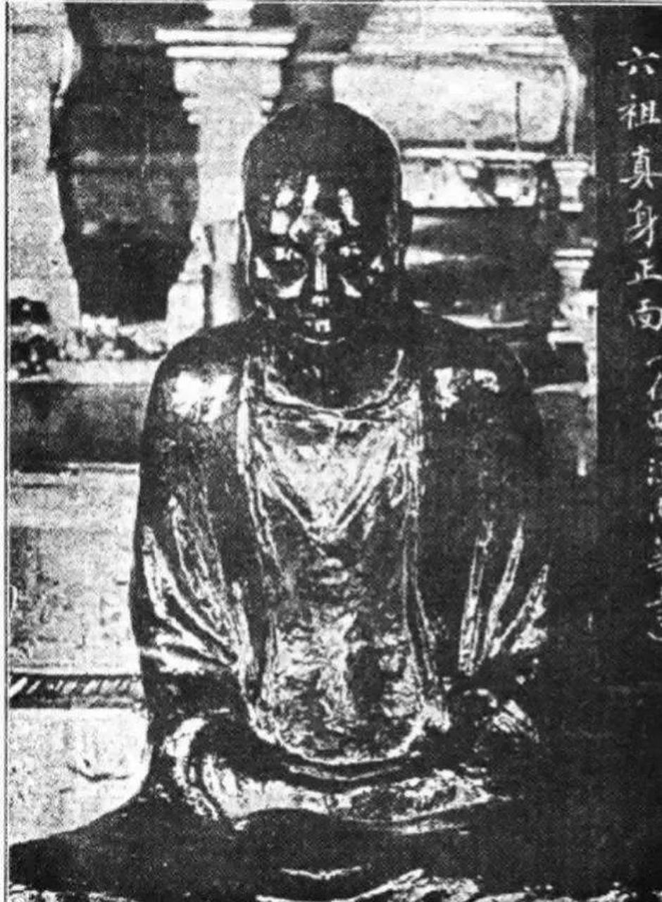 惠能大师的俗姓是卢,生于大唐贞观年间.他从小不识字,十几岁就丧父了.