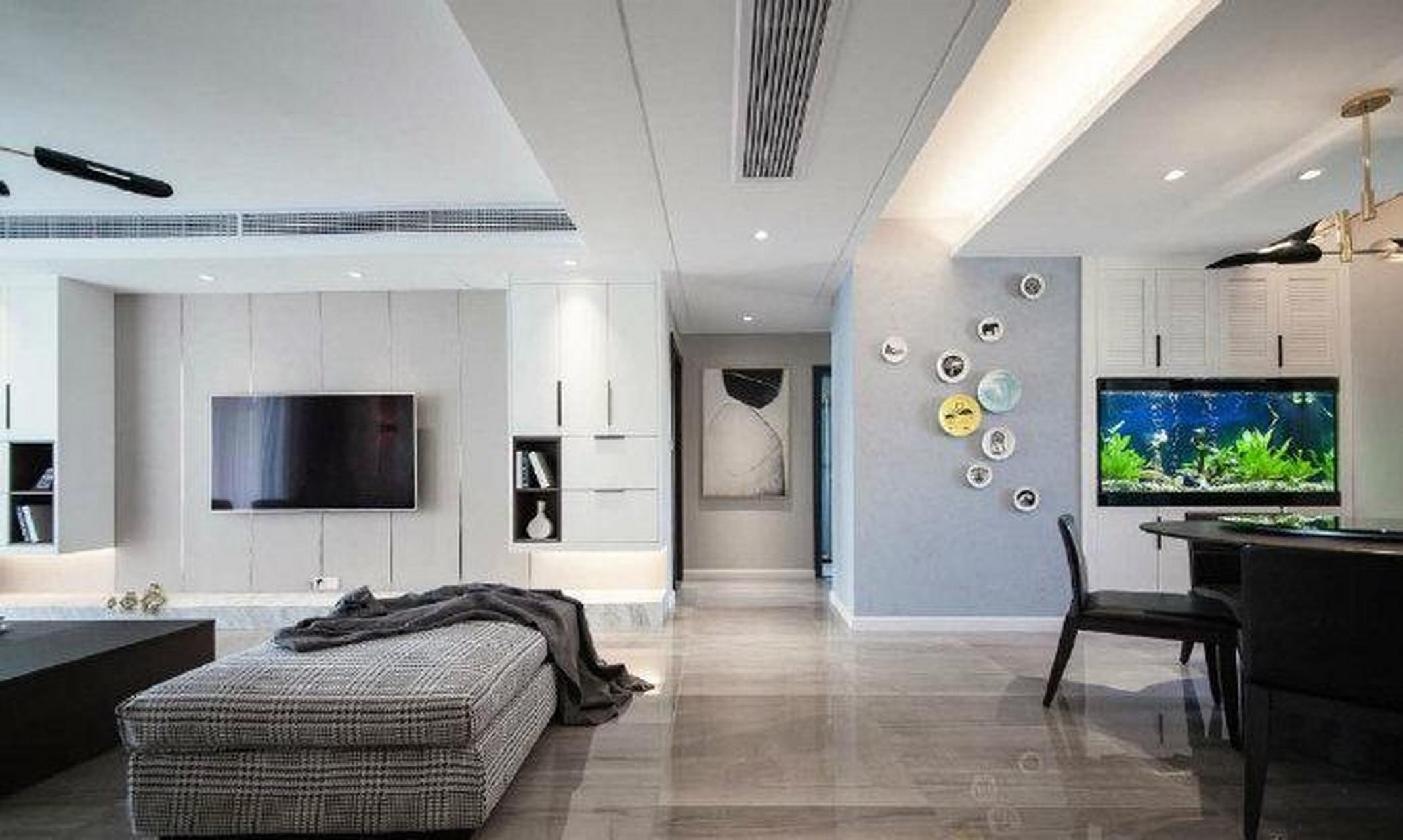 现代简约风格三居室装修,很喜欢电视墙的设计,简洁时尚又不失功能性!