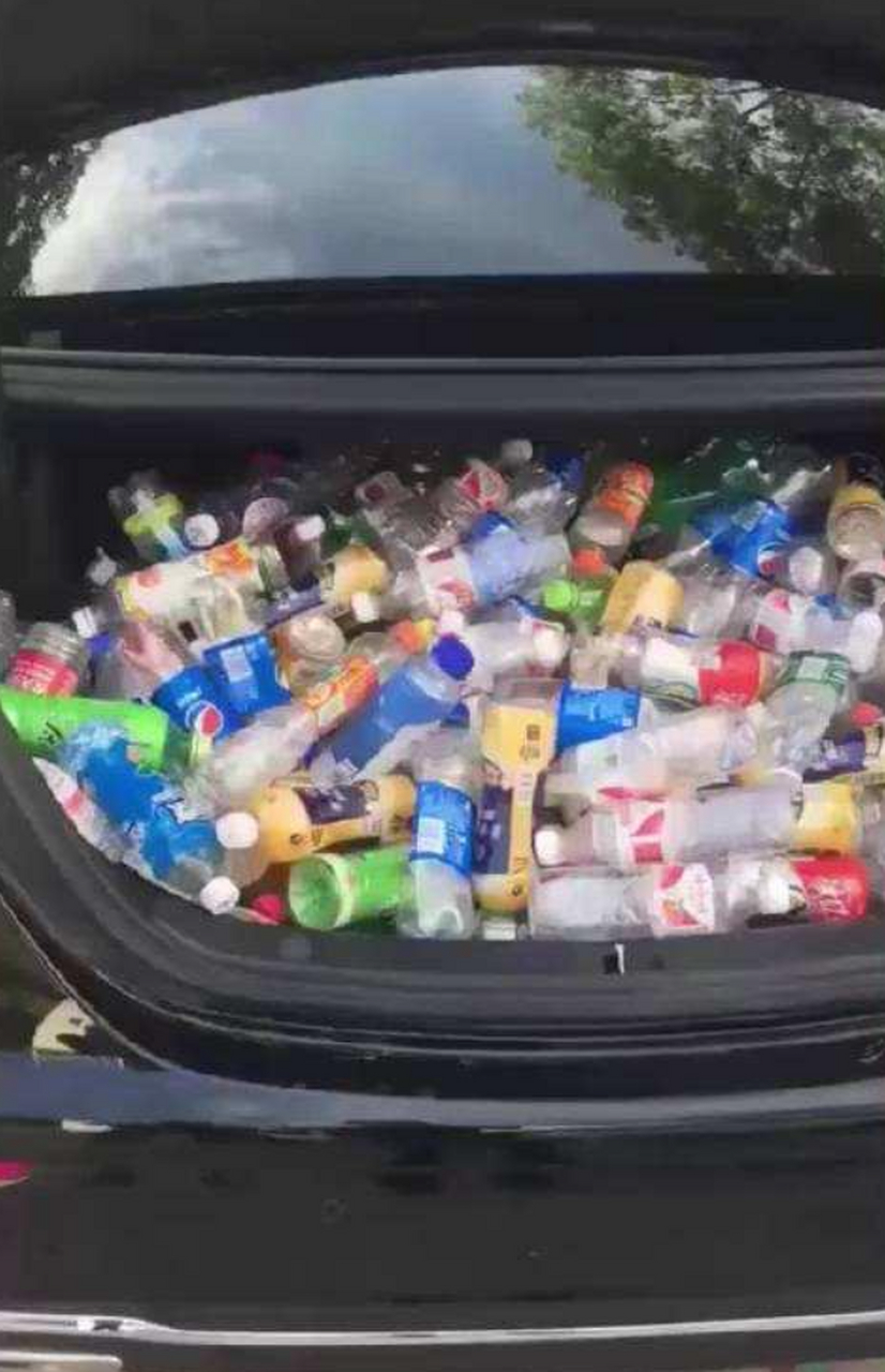 捡了一晚上的瓶子,20块!