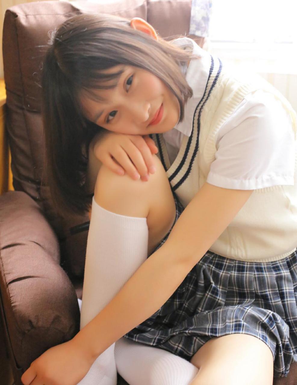 清纯可爱的学生妹制服摄影写真