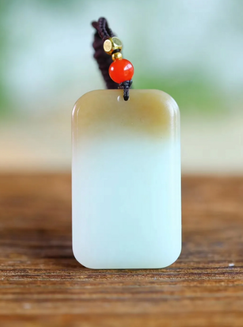 和田玉#和田玉糖白玉平安无事牌,糖白老坑细料,油性十足,糖色浓郁鲜艳