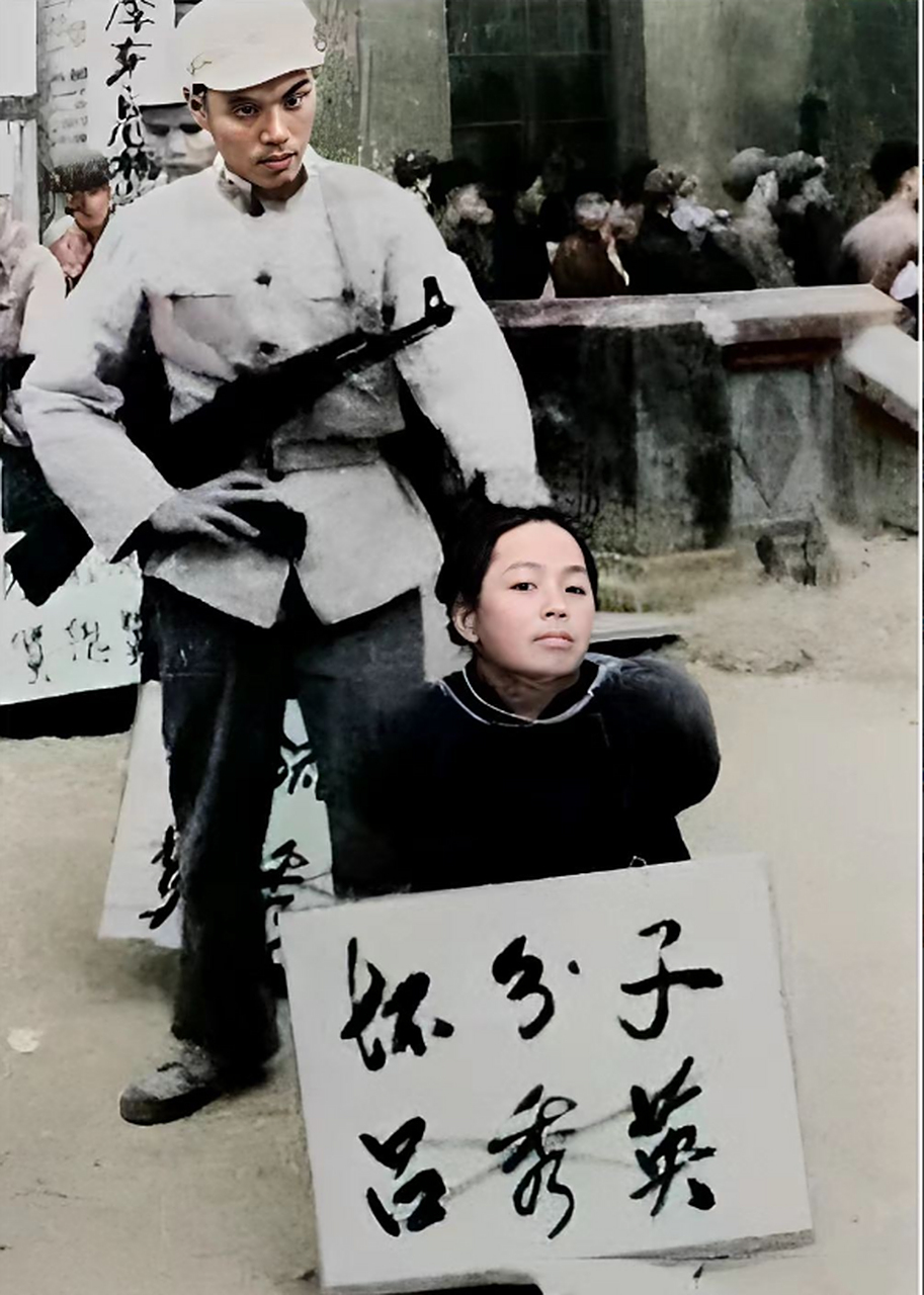 这是一张老照片,拍摄于60年代的枪毙场景.