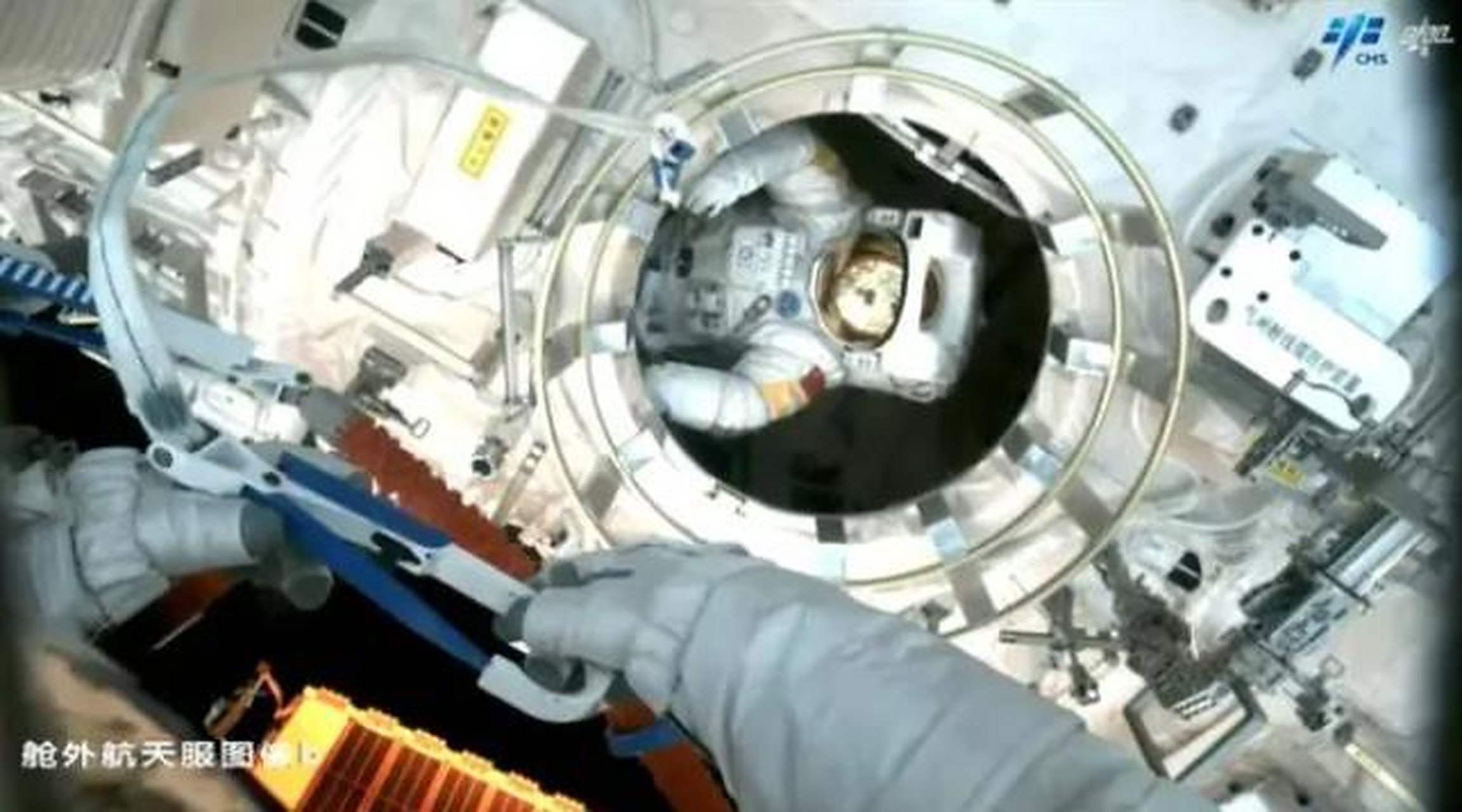 神舟十六号乘组完成出舱活动,景海鹏15年坚守"太空漫步"圆梦 神舟十六