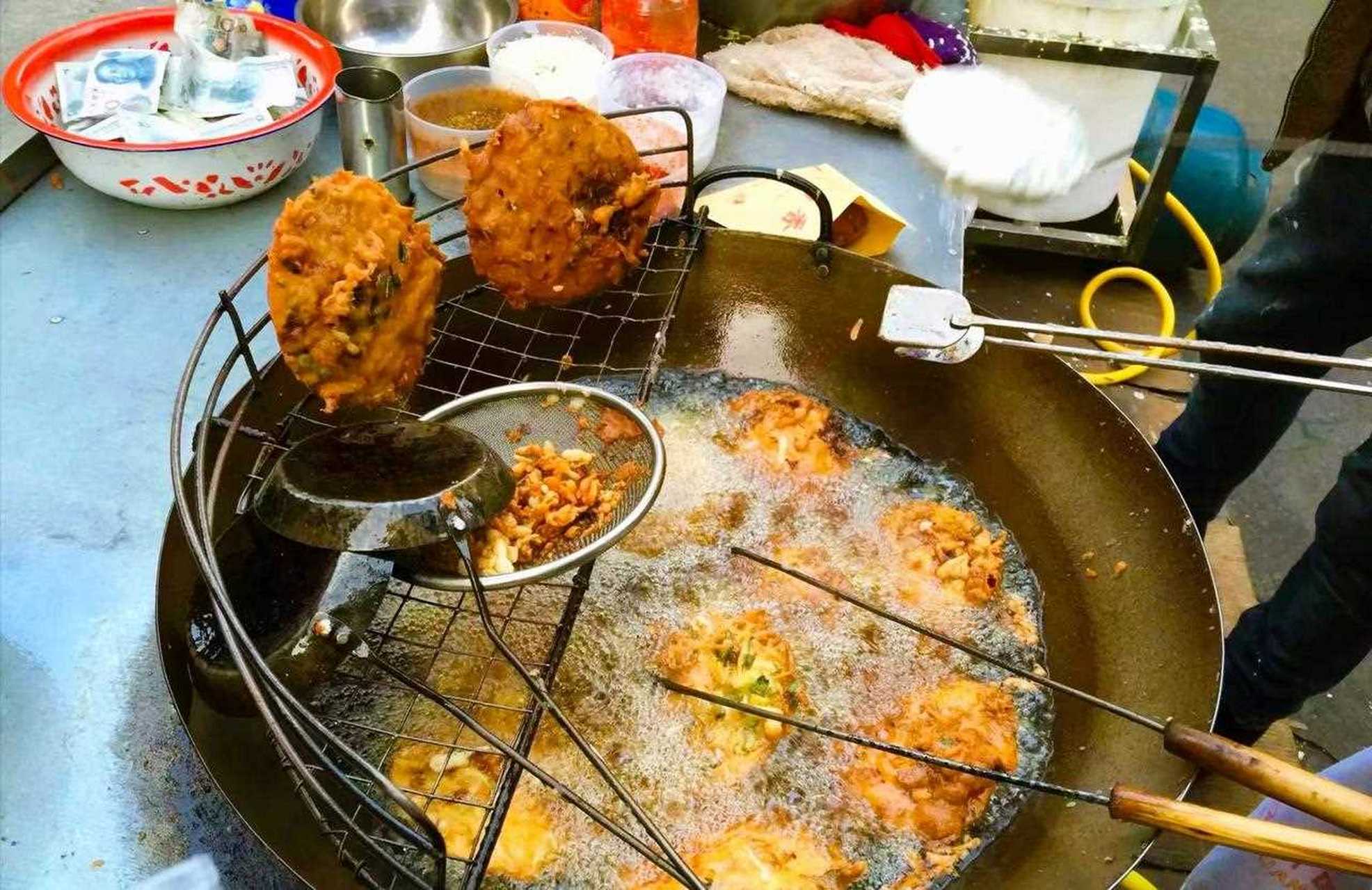 【走街串巷寻访恩施美食之油香儿】油香儿,是恩施的一种风味小吃,在