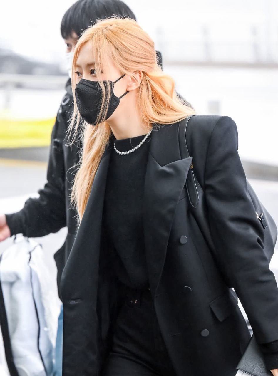 blackpink今天晒出机场私服街拍同款造型,冬天温暖舒适又时尚!  ?