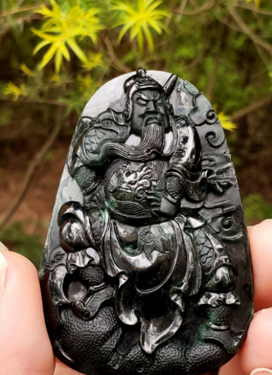 点击头像看直播# #翡翠#老坑墨翠关公》够黑够厚装,工艺大气,牌型