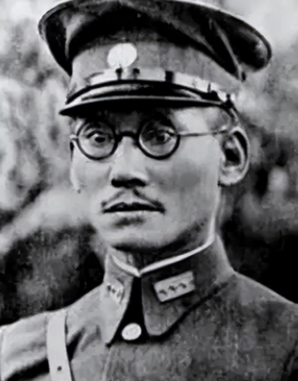 两任"云南王"反目,龙云怒斥表弟卢汉:忘恩负义卖主求荣 1937年抗战全