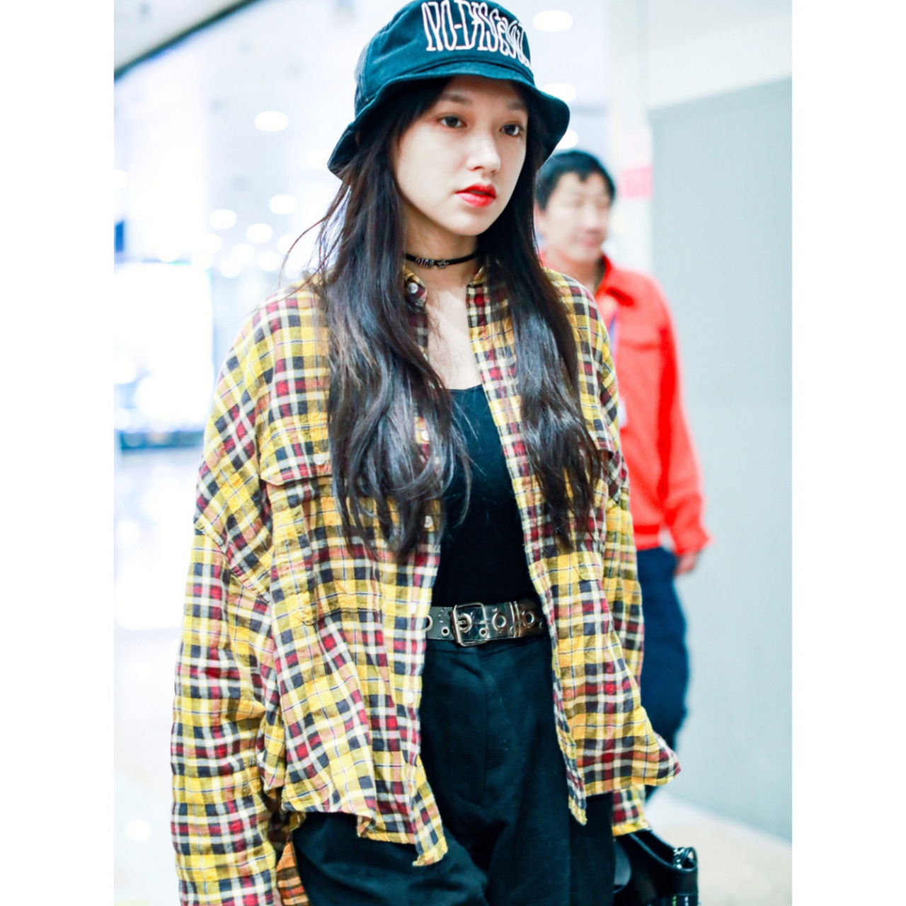 春日穿搭 程潇机场私服穿搭分享 衬衫|r13 chocker|迪奥 dior