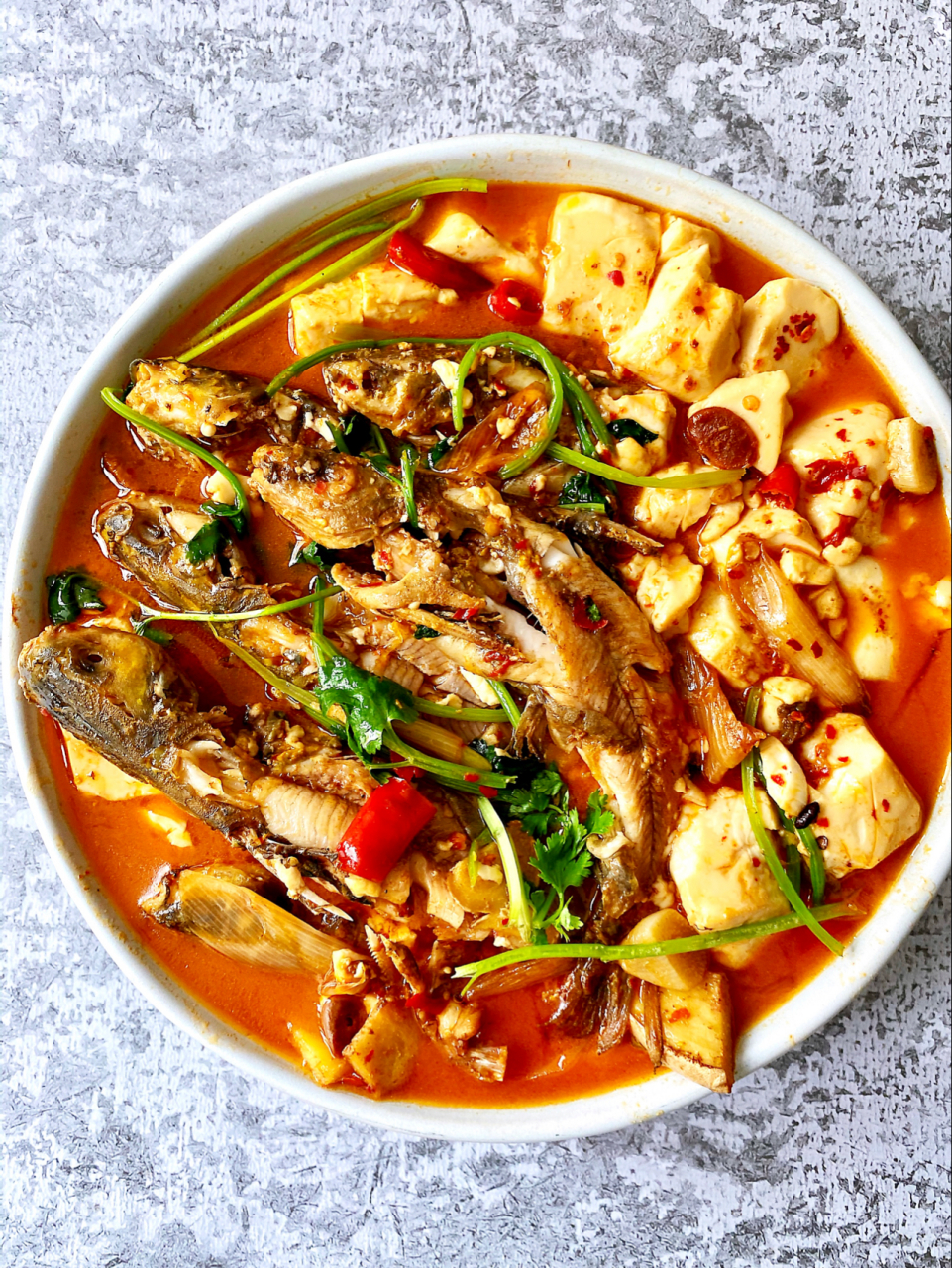 昂刺鱼烧豆腐/红烧黄辣丁|鲜嫩入味无辣不欢 昂刺鱼,也叫黄辣丁(黄