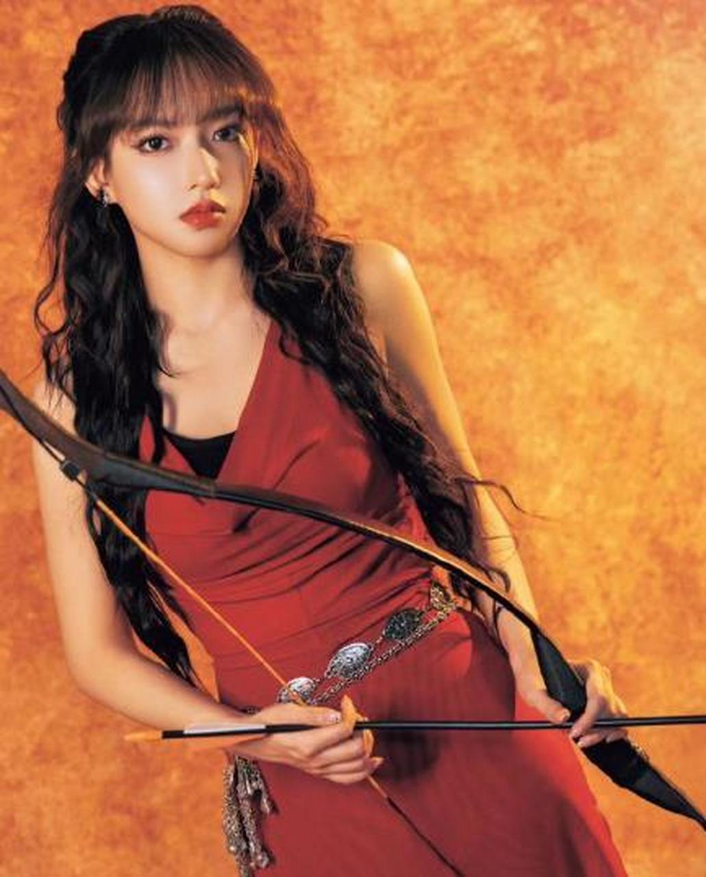 程潇一袭红裙,又飒又辣! 676767