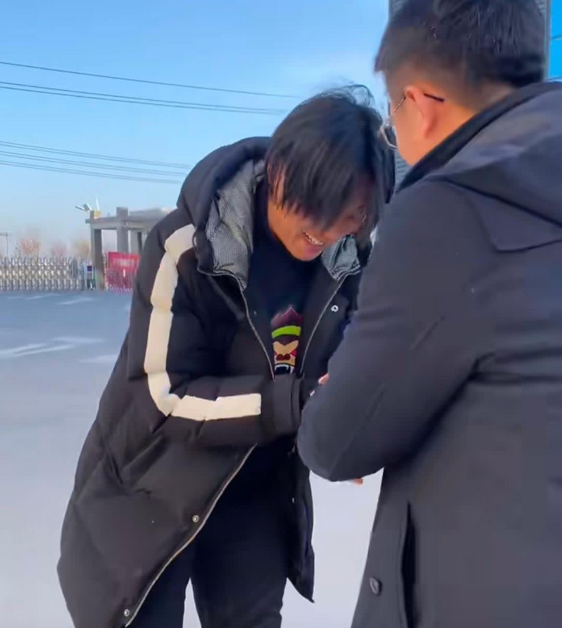 三张照片,将人与人之间的关系表达得淋漓尽致[左捂脸]