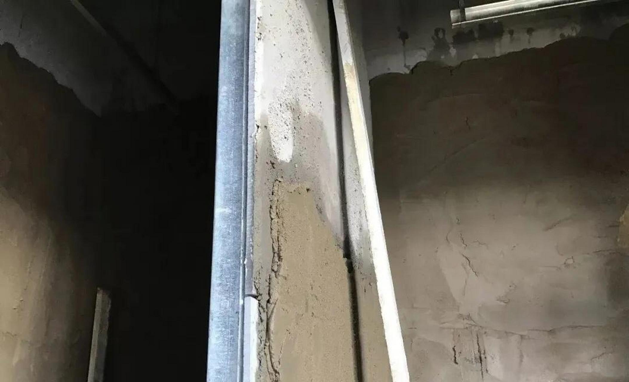 墙面抹灰,俗称粉刷 可以起到防潮,防风化,隔热等作用,砌块墙体刷涂料