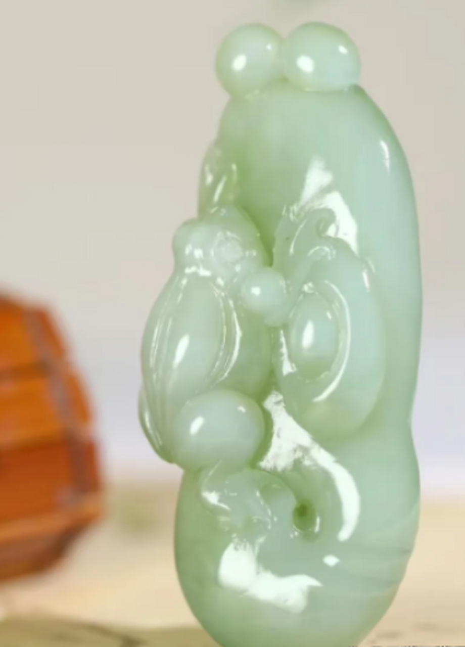 点击头像看直播##和田玉#老坑碧玉瓷白,冰底料,玉质温润细腻,结构