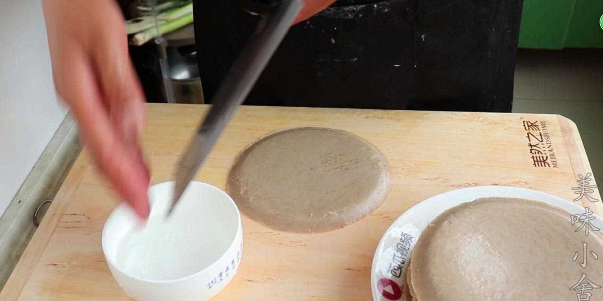 美味小舍:碗团,碗托属面食系列,用荞麦面制成.