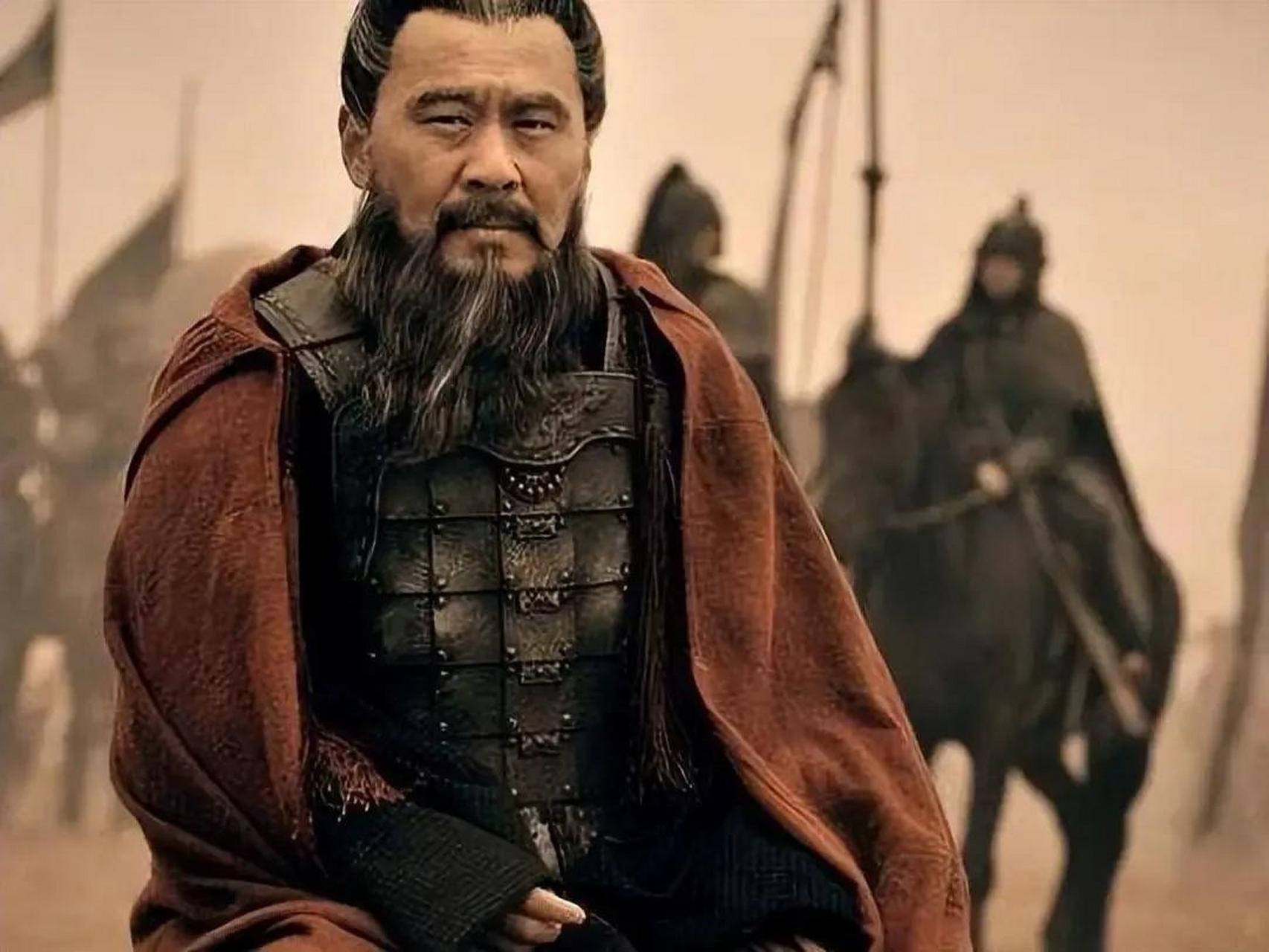 新三国刚播出的时候我在电视上看,那个时候和我哥讨论,我哥说,这哪里