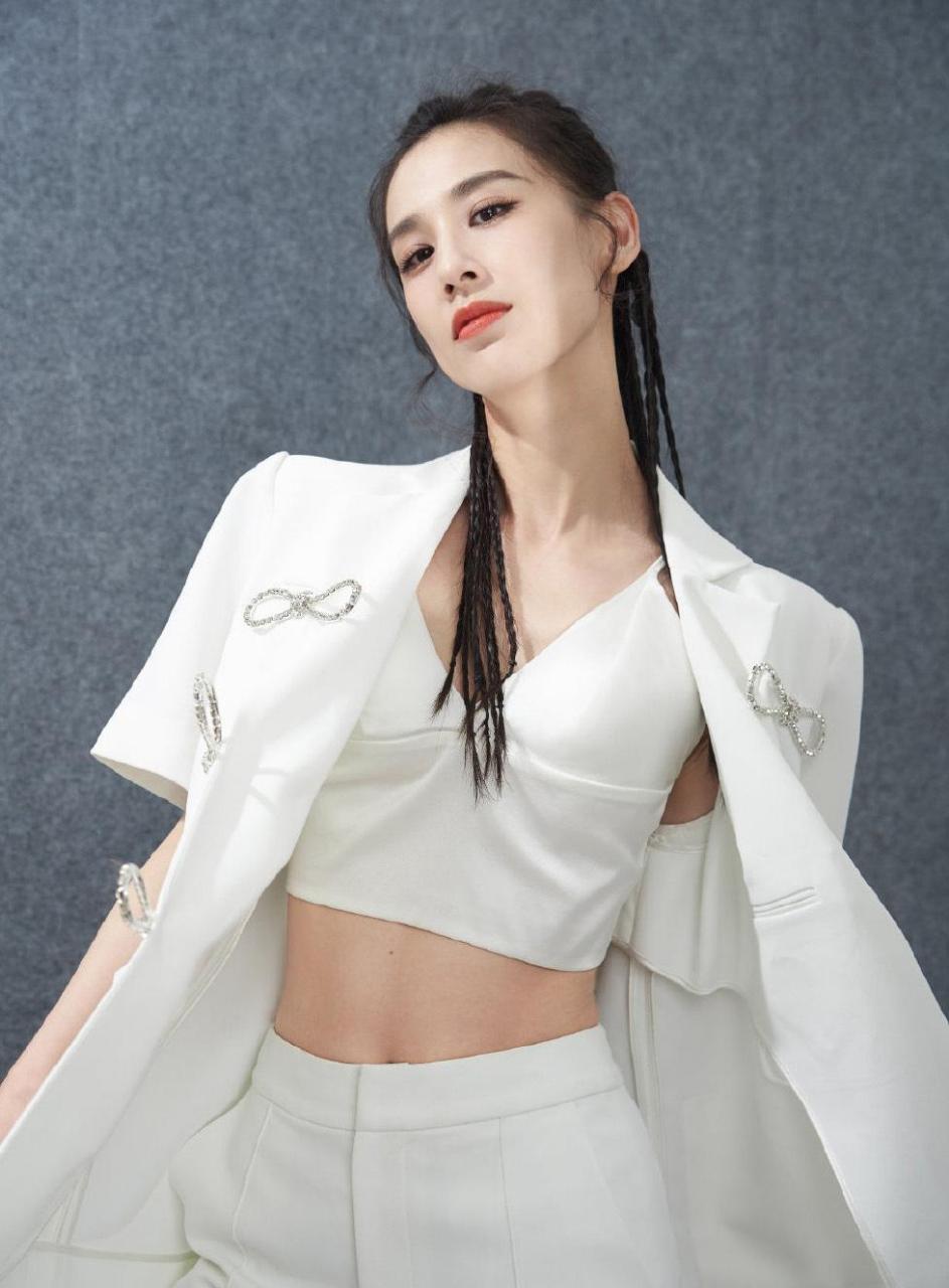 黄圣依甜酷性感写真图片 #娱乐最前沿