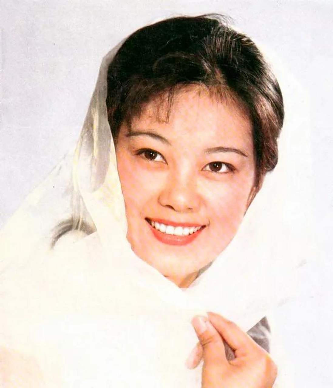 gif创作人# "银幕妖精"李小力: 我国第一代电视剧演技派明星,八十