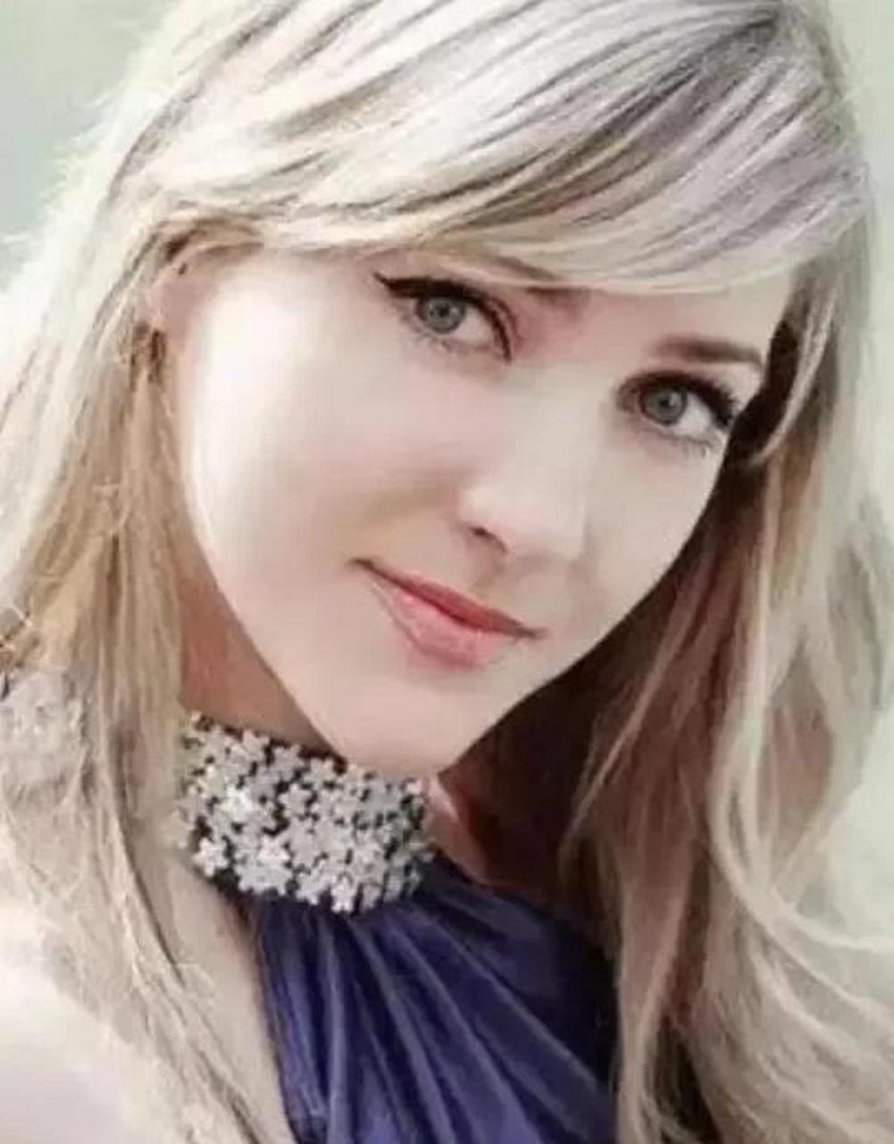 伊娃第二次见羿光的时候,被强吻了足足一分钟.