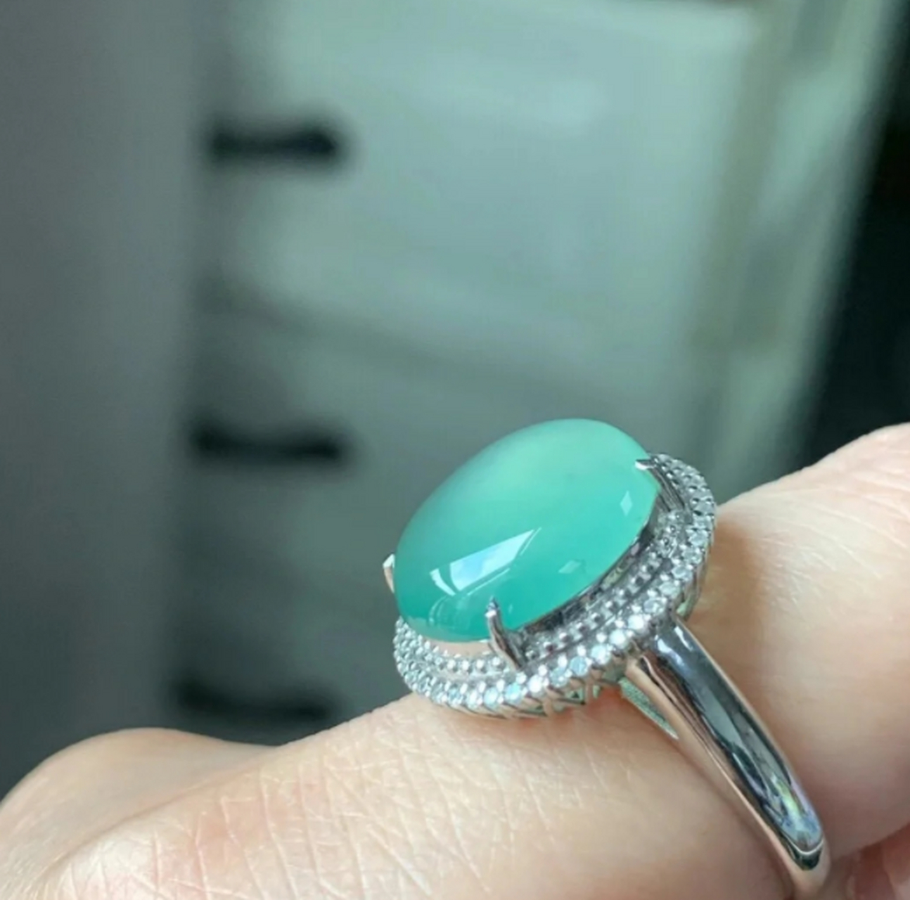 德钰轩珠宝##点击头像看直播# 霞姐找我定做的翡翠蛋面戒指,真的是太